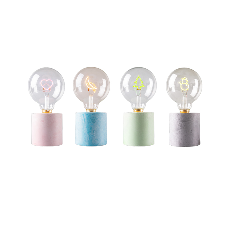 Cultioribus mensa lucerna basi (calce)